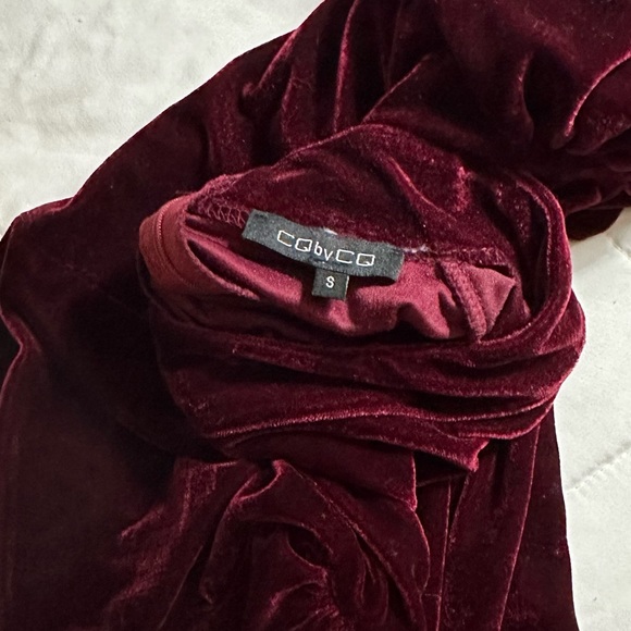 Velvet “Wrapped in Roses” Wine Red Top - Picture 6 of 7